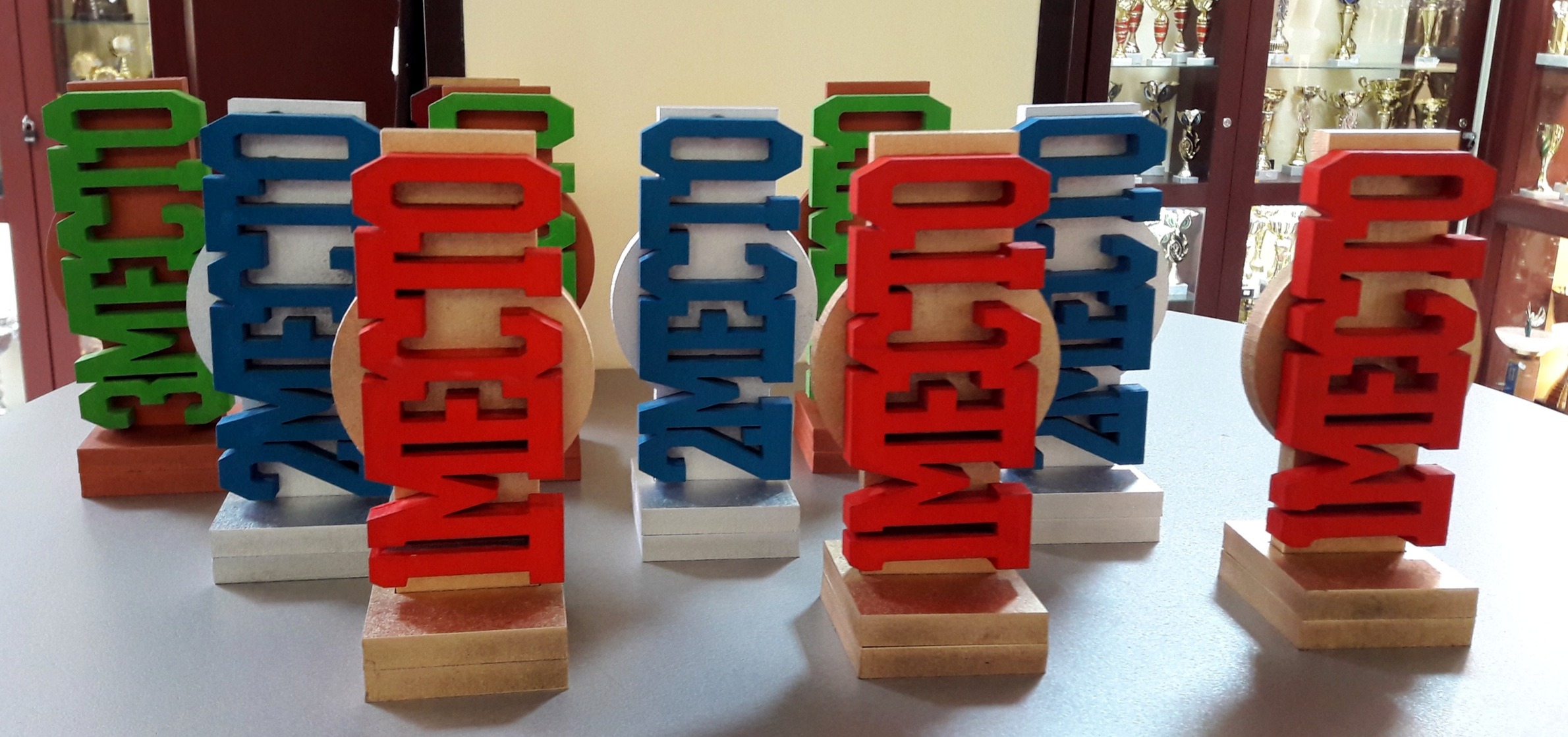 награды по местам!