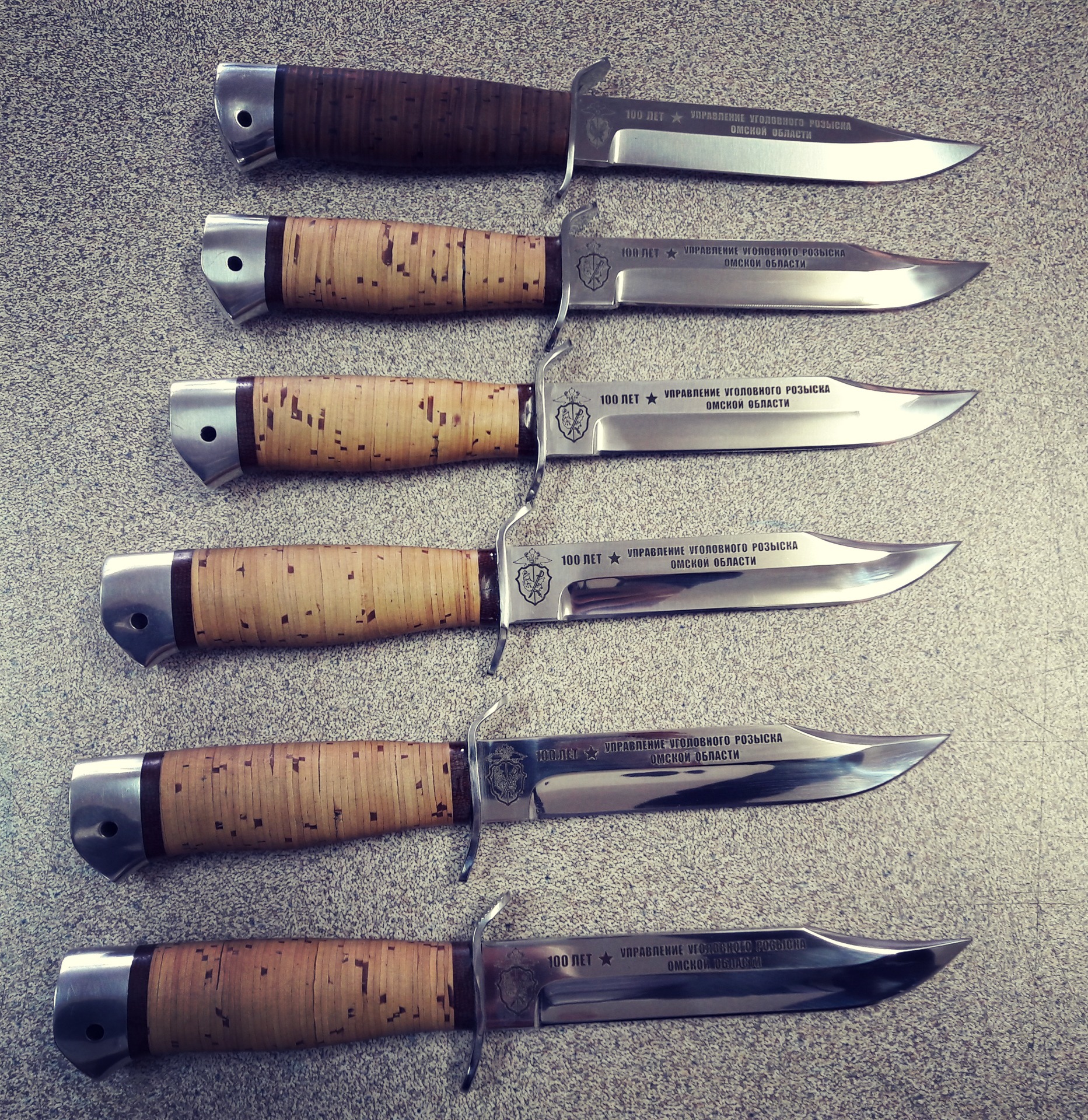 гравировка на ножах.