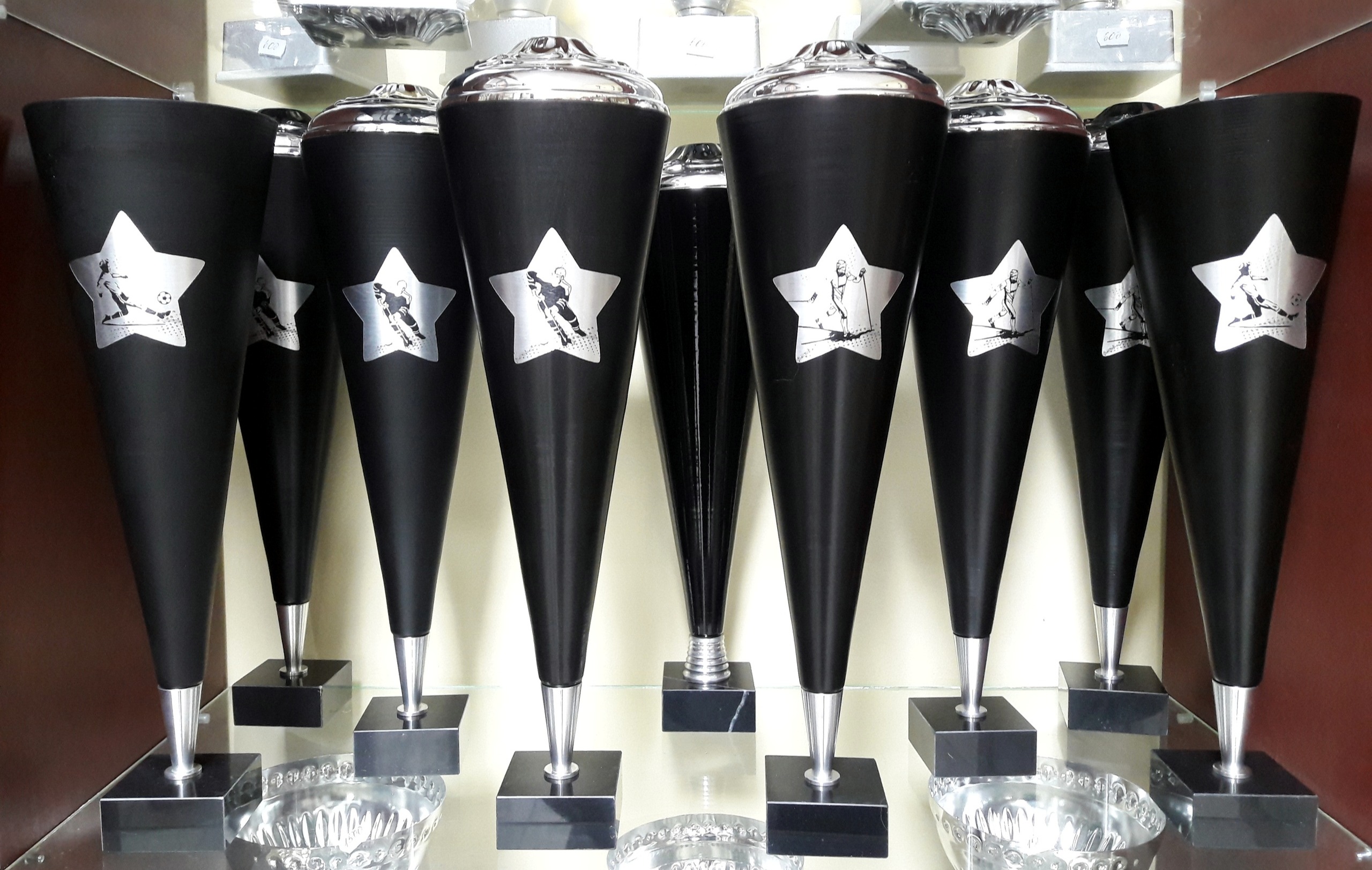 готовы сотрудничать с любыми странами на международной арене!