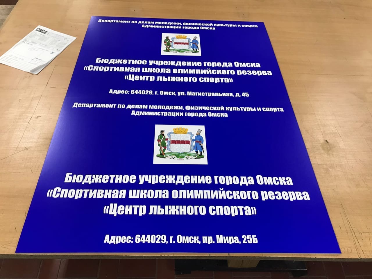 Знакомим со своими работами.