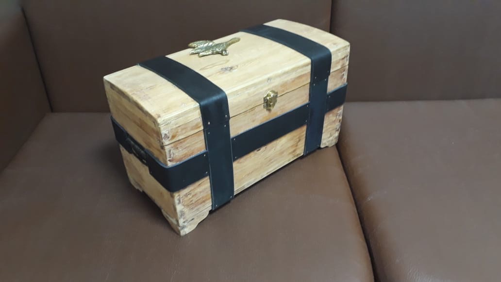 Преобразили старый сундучок.