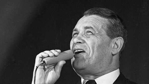 Марк Бернес.