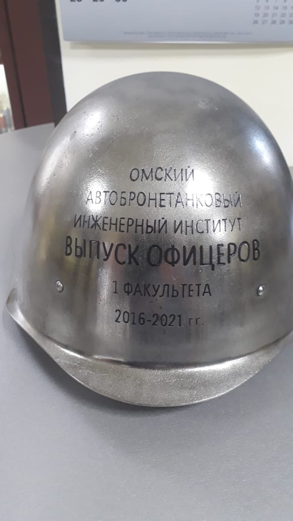 Сочетание различных видов гравировки.