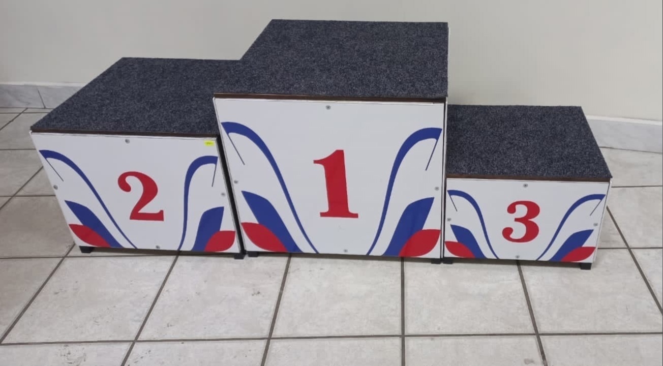 Пьедесталы почета.