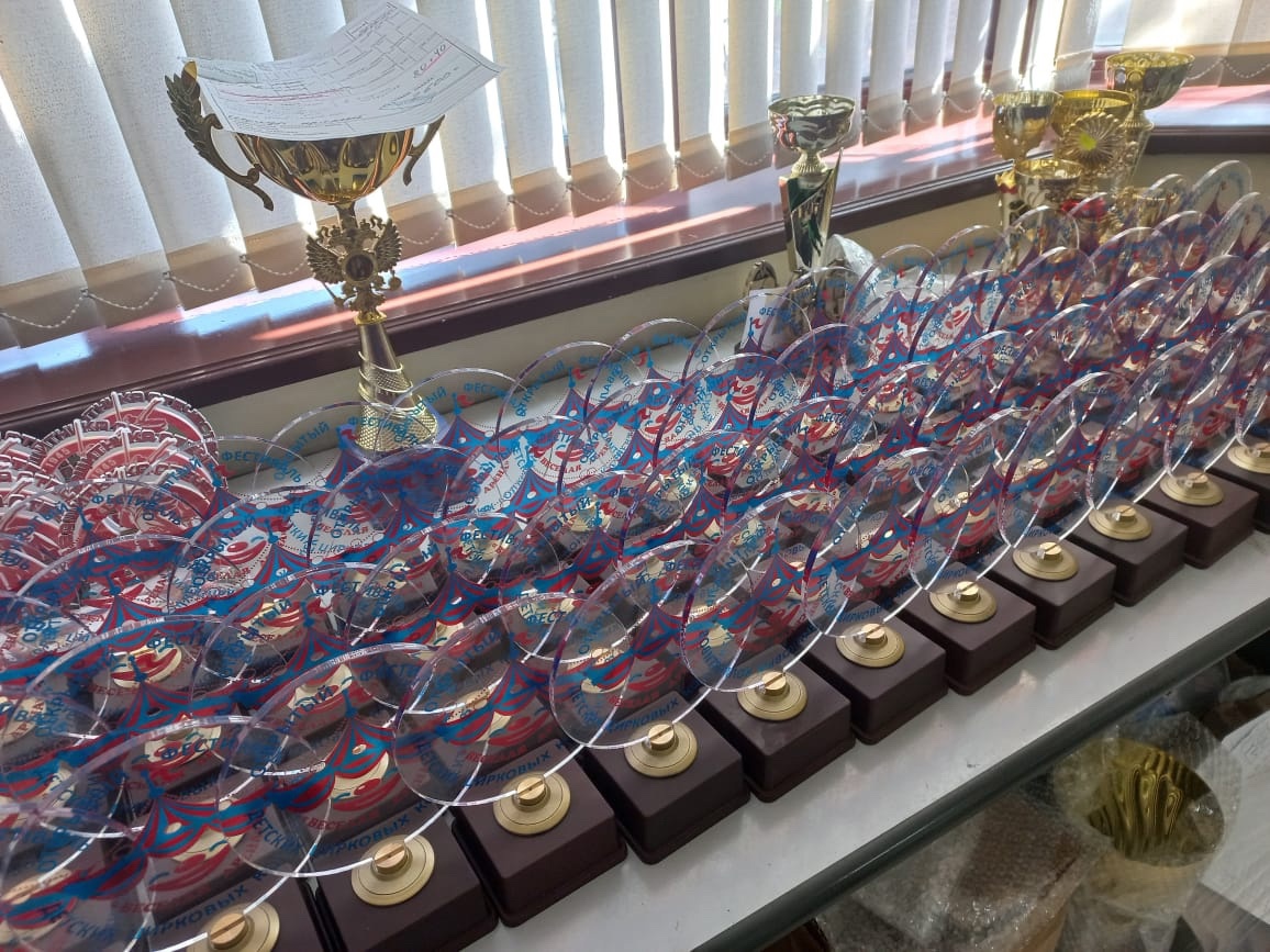 Про оргстекло.