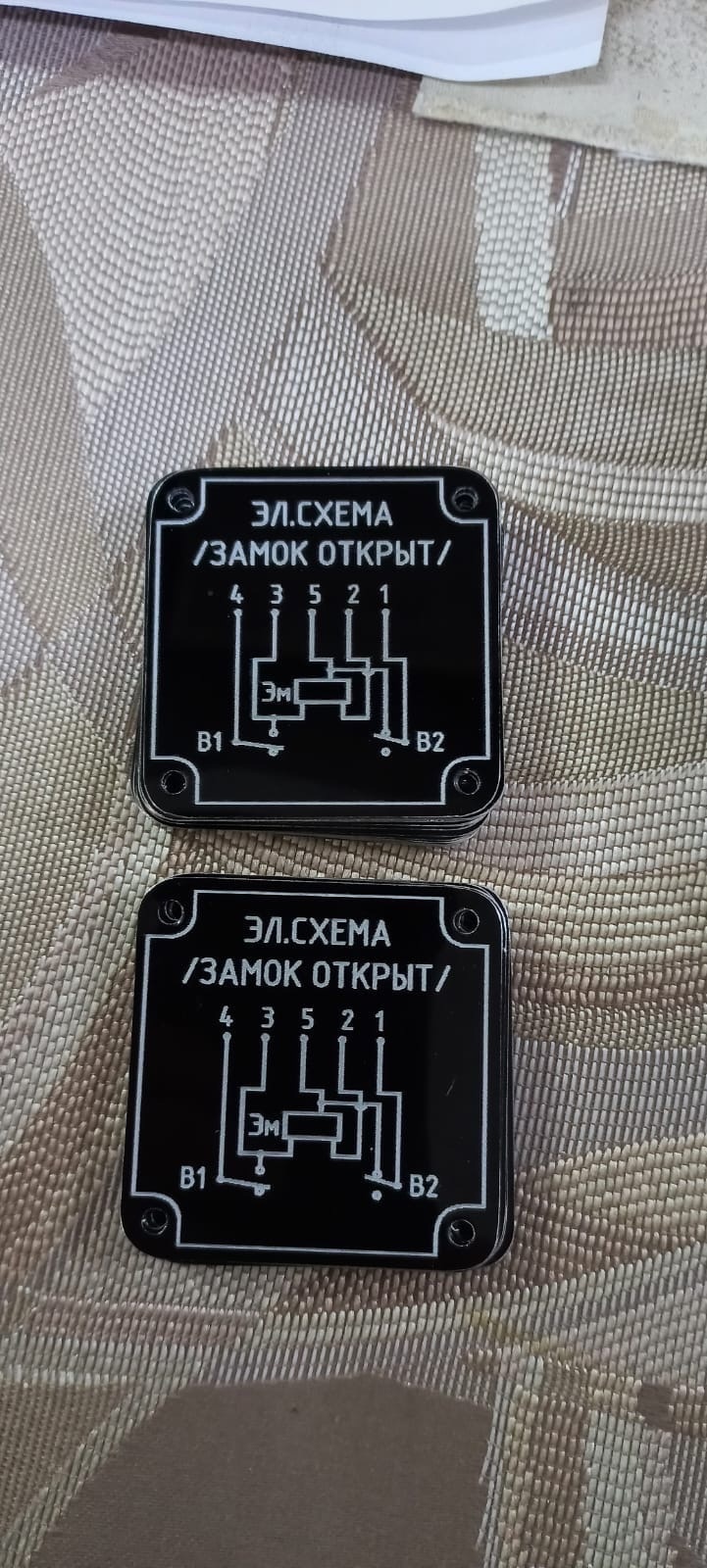 Лазерной гравировкой на различных носителях