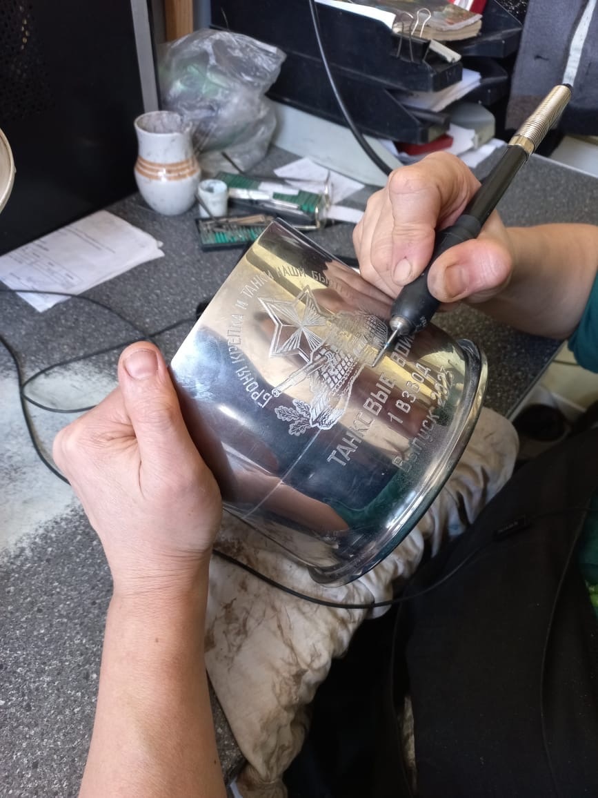 Ручная гравировка по металлу.